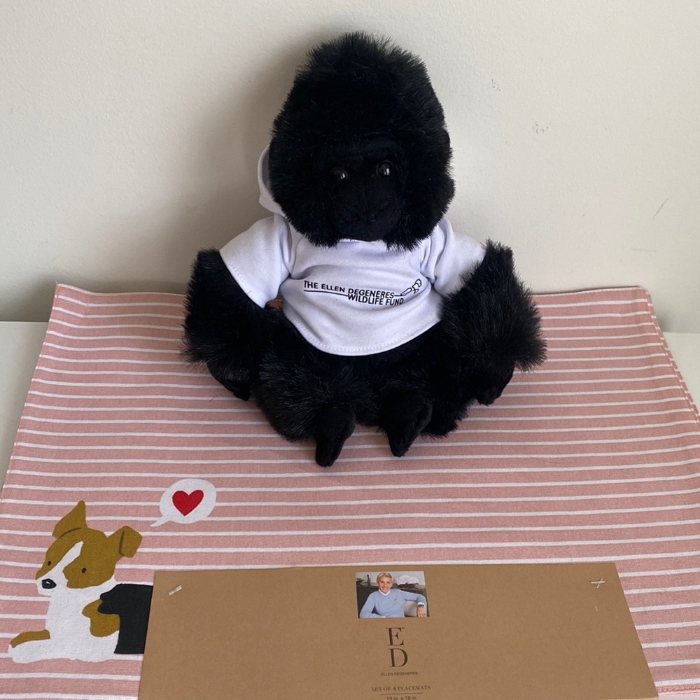 Ellen DeGeneres Cotton Placemats Set of 4 NWT Dog Lover & EDWF Plush Gorilla Toy